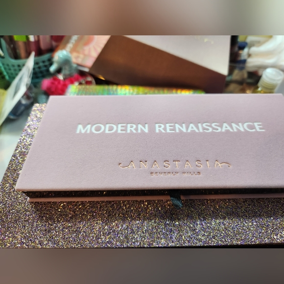ABH Soft Glam and Modern Renaissance Eyeshadow Palettes Gift Set - Picture 3 of 5